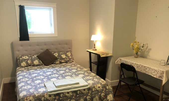 Charlottetown House | Emerald Gem near downtown, park and river, front & back yard