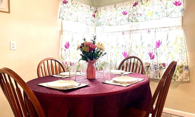 Paulding House | Emerald - GREAT PARK, 3br, Yard, Pet-Friendly