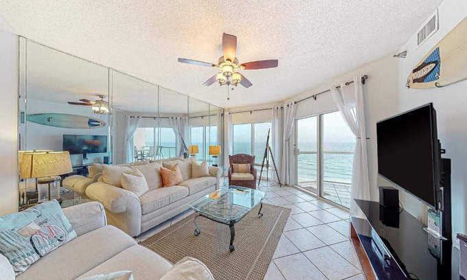 Villa Primera Apartment | Emerald Isle 1105