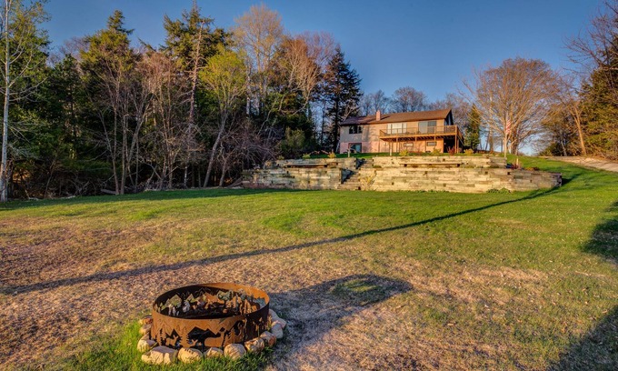 Manistique House | Emerald Lake House on Indian Lake