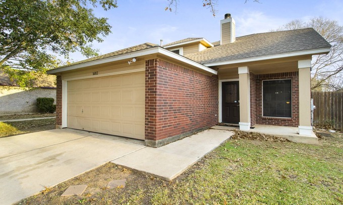 Austin House | Emerald Oasis|3BR|2.5BA| Free parking up to 4 cars