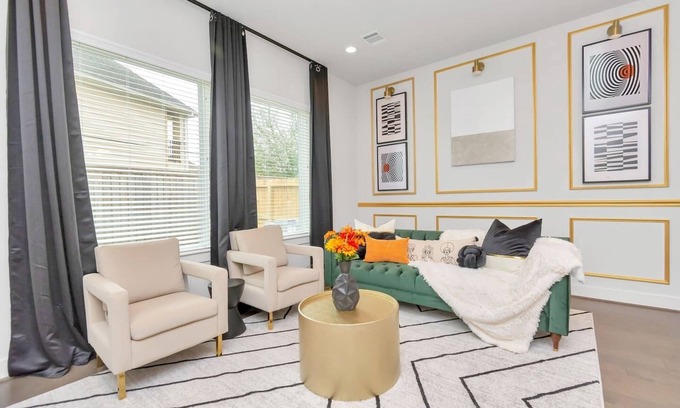 Riverside Terrace House | Emerald Palace - 10 mins to Rodeo, NRG, Med Centerm UH