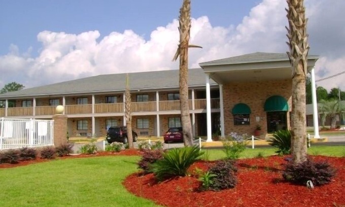 Milton Hotel | Emerald Sands Inn