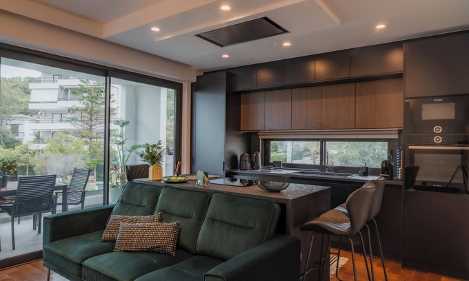 Varkiza Apartment | Emerald Stone Apartment Varkiza "The Essence of Elegance"
