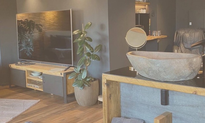 Burgaltendorf Apartment | Emerald Suite with whirlpool, sauna and massage chair