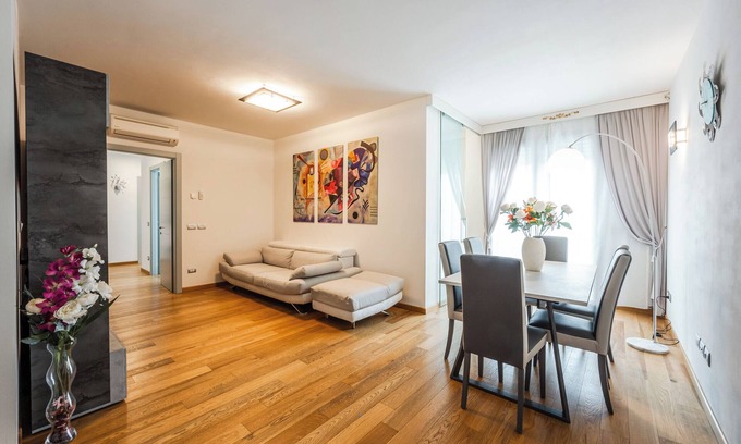 Old Town Apartment | Emilia Suite Street