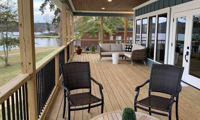 Shelby House | Emma's View On Lay Lake SUMMERTIME ON LAY LAKE IS THE BEST!☀️