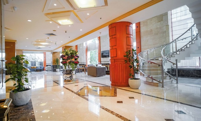 Al Aziziyah Hotel | EMMAR AL NOOR