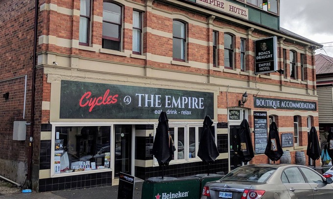 Deloraine Hotel | Empire Hotel Deloraine