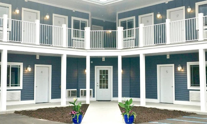 Empire Hotel | Empire Lakeshore Inn