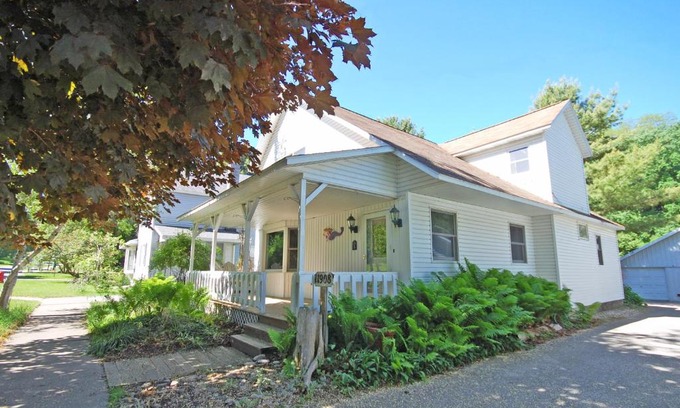 Empire House | Empire Lodge