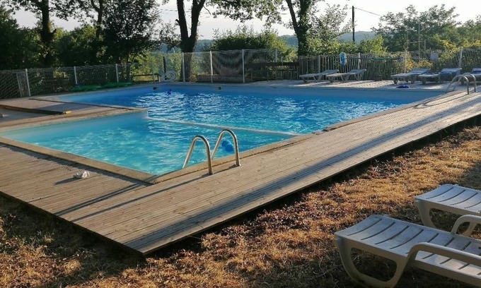 Saint-Aubin-de-Nabirat RV Rental | Emplacement Tente
