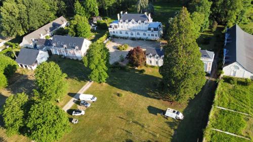 Brain-sur-Allonnes Other | EMPLACEMENT BUCOLIQUE DE CAMPING dans le parc du château - Attention tente et matériels non fournis et sans possibilité de faire courir une rallonge pour se raccorder à l'électricité