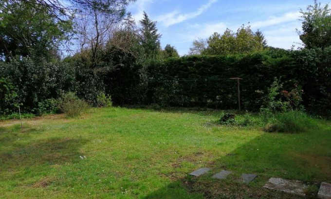Cugand Other | Emplacement de toile de tente dans jardin