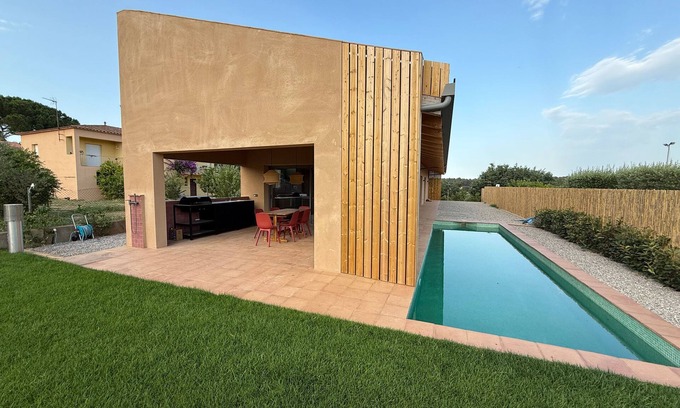 Sant Miquel de Fluvia House | Empordà Soul, modern country house with pool