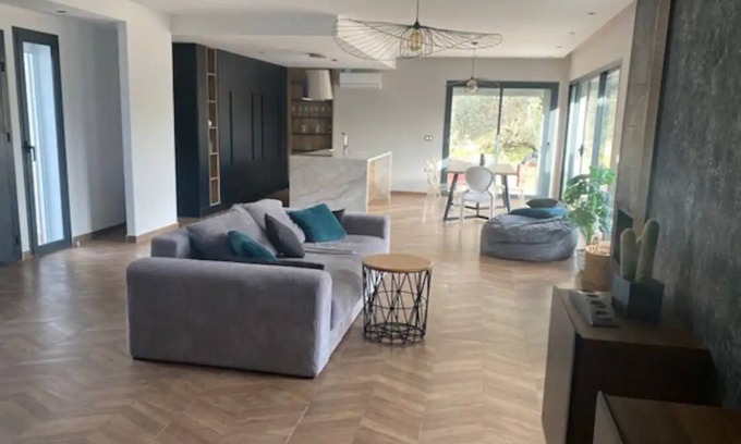 Sidi Thabet House | Emy LakeHouse