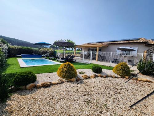Joyeuse House | En Ardèche, maison de vacances L'Odalys climatisée avec sa piscine privée et chauffée