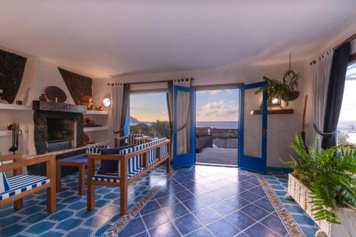 Isora Villa | En primera linea del mar con piscina