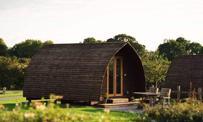 Blackburn Cabin | En-suite Wooden Cabin in Lancashire
