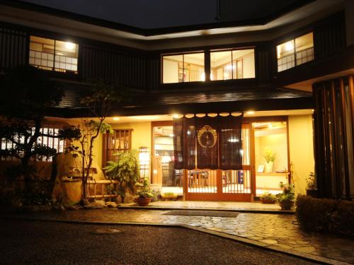 Enakyo Hotel | Ena Totaro