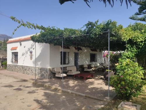 Berja Apartment | Encantadora casa rural con gran porche