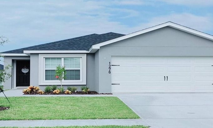 Auburndale House | Encanto at Auburndale: "Where it feels like home"