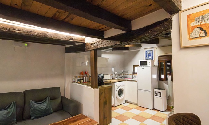 Old Town Apartment | ENCANTO CUENCA Art View