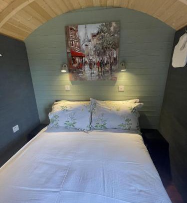 Sibford Gower House | Enchanted Cabin Retreat in Sibford Gower