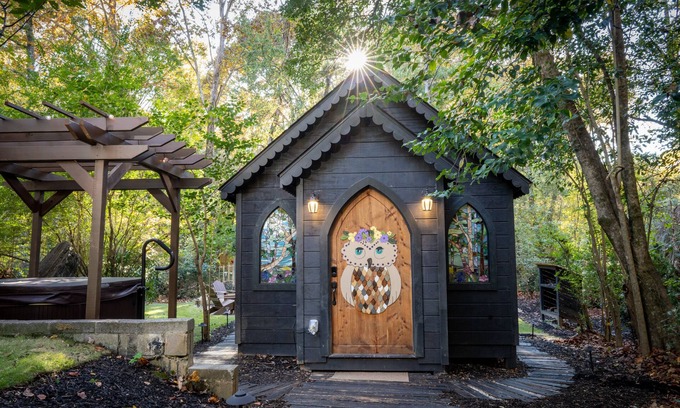 Alpharetta Cottage | Enchanted creekside chapel right in the heart of Alpharetta!