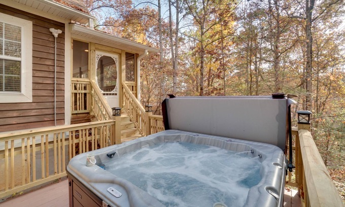 Hiawassee House | Enchanted Forest Cottage w/Hot Tub!