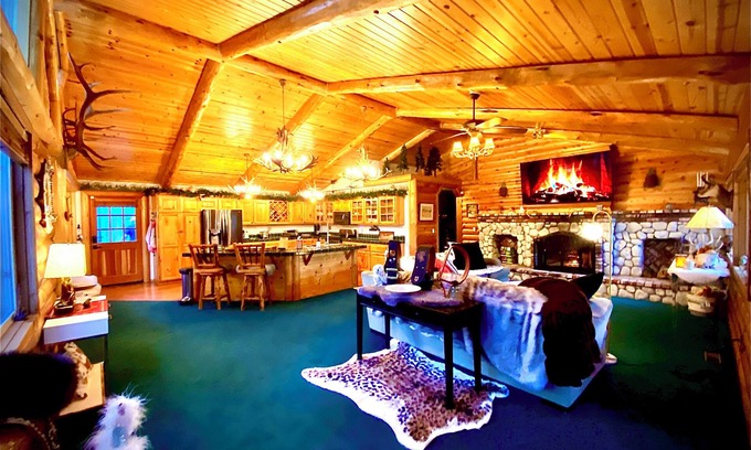 Eagle Mountain Estates House | Enchanted Log Home on Large Lot Pet friendly