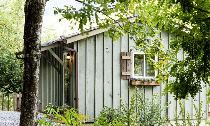 Purlear Cottage | Enchanted Mountain Cottage on quaint farm with creek and opt. breakfast