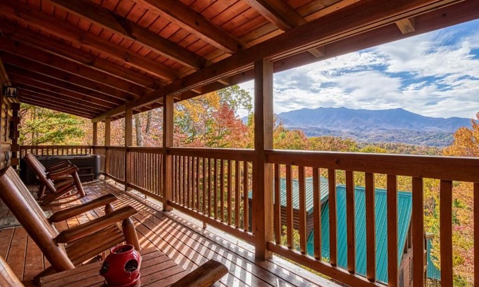 Black Bear Falls House | Enchanted View Lodge cabin