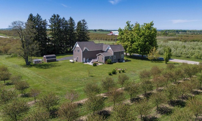 Williamsburg House | Enchanting 1901 Orchard Farm House