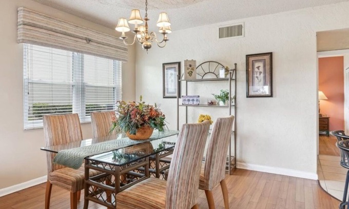 Trailer Estates Condo | Enchanting 1st floor, 2-bedroom, 2 bath condo with AC in Sarasota