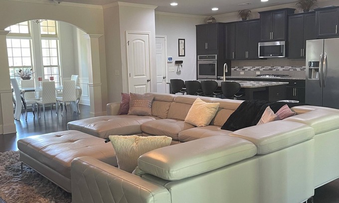 Cliftondale House | Enchanting 3-bedroom house with AC in vibrant Atlanta!