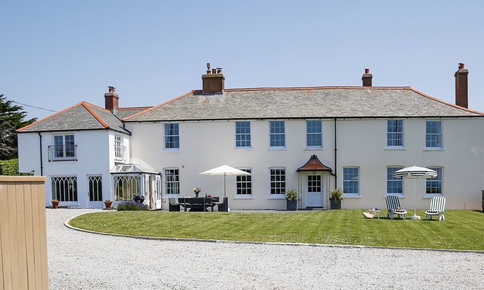 Porthcothan House | Enchanting 5* holiday home overlooking Porthcothan Bay, 600m from beach.