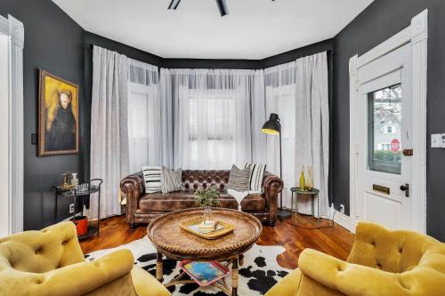 Xenia House | Enchanting Bungalow - 2BR Historic Hidden Gem