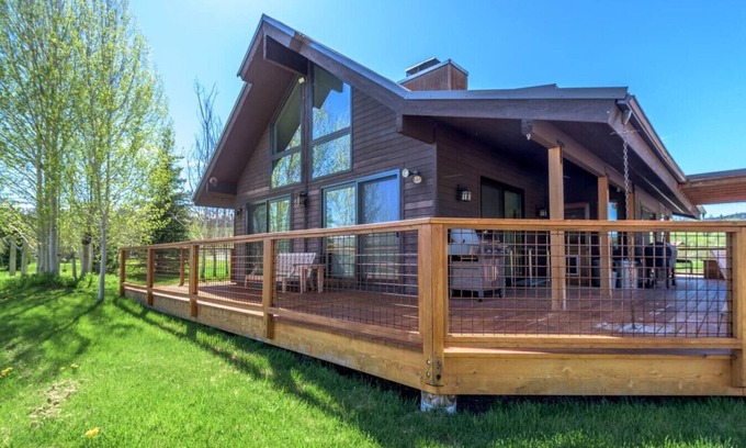 Sublette County Cabin | Enchanting Cabin w/River Access