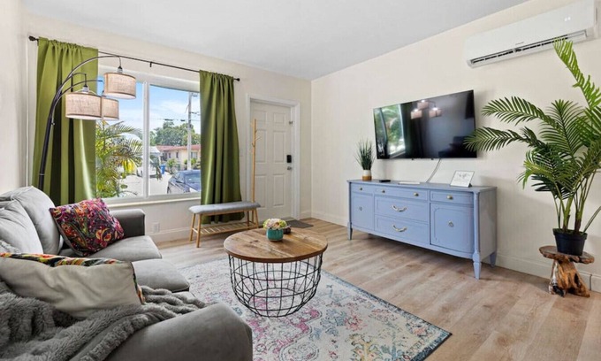 Coral Way Apartment | Enchanting cozy Apartment 10 min away from airport