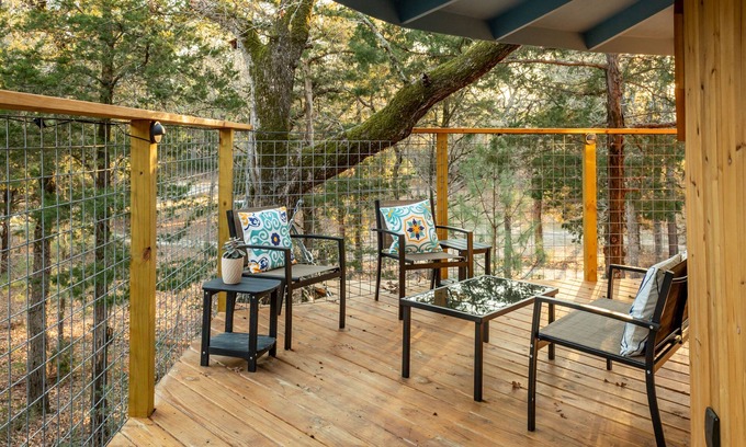 Paige Cabin | Enchanting Dog-Friendly Treehouse- The Elf's Aerie in the Lost Pines Shire