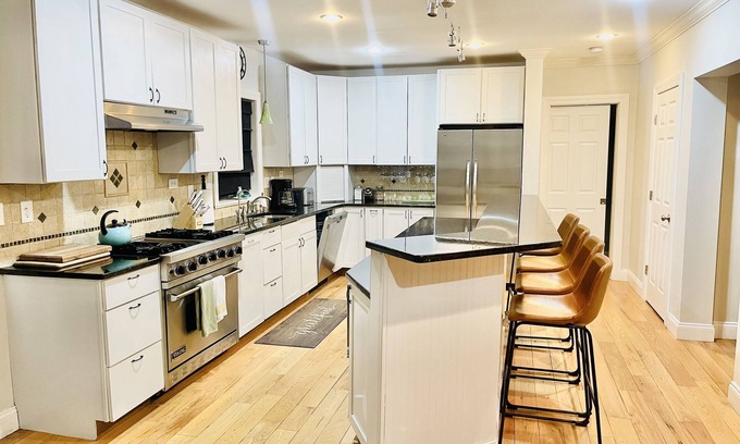 Shinhopple House | Enchanting Modern Farmhouse by the Lake