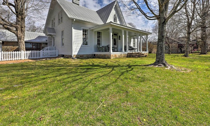 Monteagle Cottage | Enchanting Monteagle Retreat w/ Enclosed Patio!