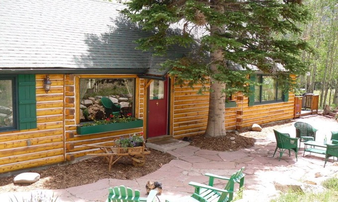 Allenspark Cabin | Enchanting Mountain Log CabinnPines, Aspens & meadows and abundant wildlife.