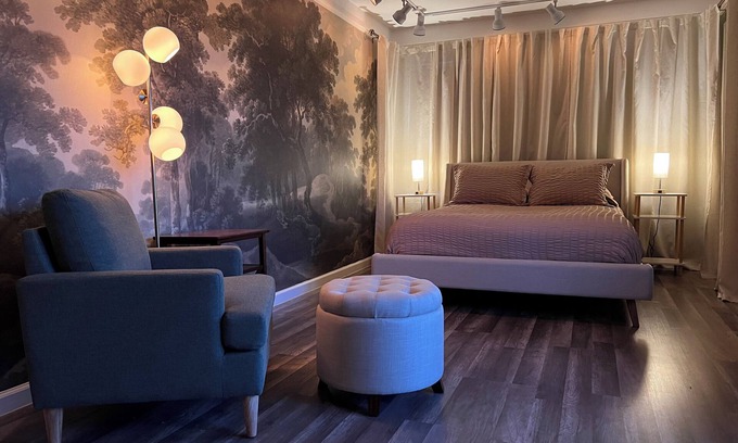 Hamtramck Apartment | Enchanting Stay above a Craft Cocktail Bar