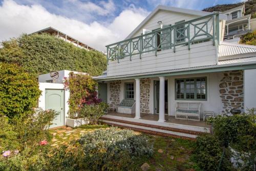 Kalk Bay House | Enchanting Stone-Crafted Home