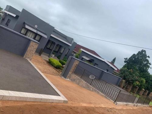 UPhongolo House | Encome Guest House