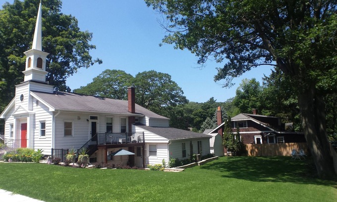 Beachwood-Bluffton House | End of Summer 10% OFF! Fantastic for a family/group walk to best beach in MI!