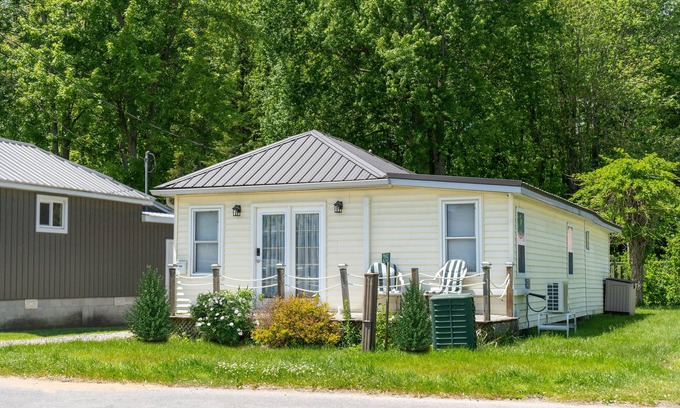 Turkey Point Cottage | End-of-Summer Beach Cottage 🏖 2min→beach @ Bamboo Chalet ~ Lake Erie 🇨🇦 n