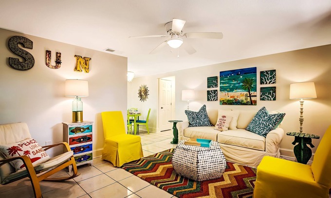 Ilexhurst Cottage | END OF SUMMER RATES! Cozy cottage central location-Private patio-3 min to beach!